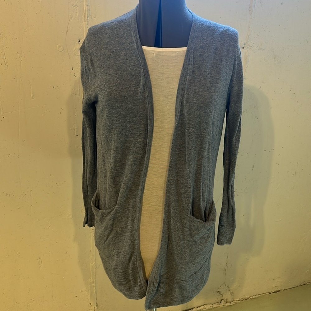 Madewell open layering sweater in heather light blue with 2 front pockets XS